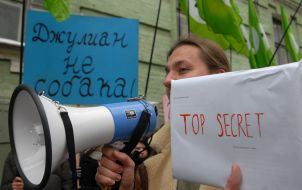 Participant of picket near the embassy of Great Britain
