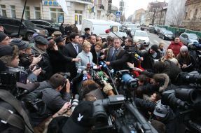 Yuliya Timoshenko speaks with journalists