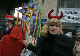 Participants of the theatricalized action