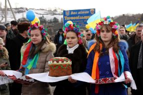 Учасники акції ”Збруч - ріка єднання!”
