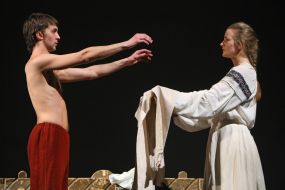 Вистава «Солодка Даруся»