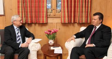 Peter Voser and Viktor Yanukovych