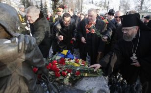 Laying-on of flowers ceremony