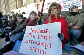 Students protest against the higher education degradation