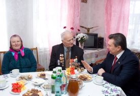 Viktor Yanukovich, Nikolay Otrokh and Nadezhda Otrokh