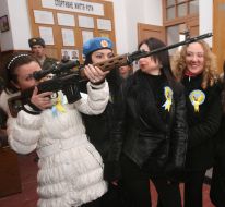 Участницы акции "Один день в армии, или госпожа-солдат"