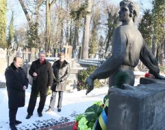 Laying-on of flowers to the grave of Vladimir  Ivasyuk