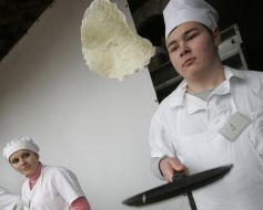 Учасники фестивалю млинців 