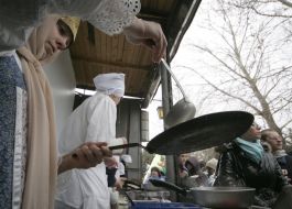 Учасники фестивалю млинців