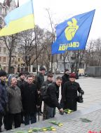 Laying flowers at the monument to Taras Shevchenko