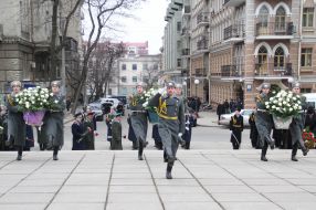 Laying flowers at the monument to Taras Shevchenko