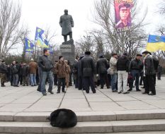 Laying flowers at the monument to Taras Shevchenko
