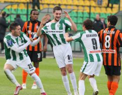 Players of FС "Carpaty"  glad to the goal