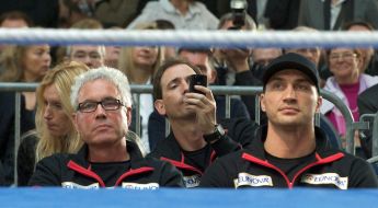 Vladimir Klitschko oversees training