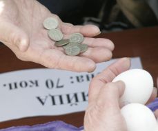 Improvised trade in goods by the "Soviet" prices