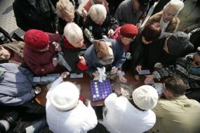 Improvised trade in goods by the "Soviet" prices