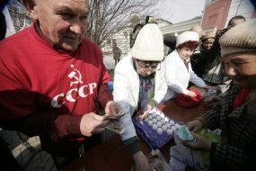 Improvised trade in goods by the "Soviet" prices