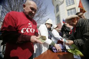 Improvised trade in goods by the "Soviet" prices