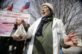 Improvised trade in goods by the "Soviet" prices