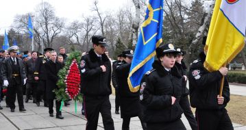 Учасники покладання квітів