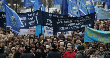 Участники митинга