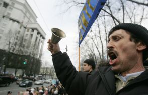 Участник митинга
