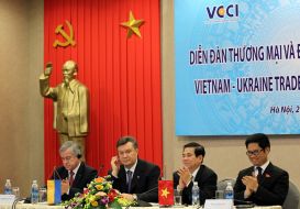 Anatoliy Kinakh, Viktor Yanukovich and Nguyen Minh Triet