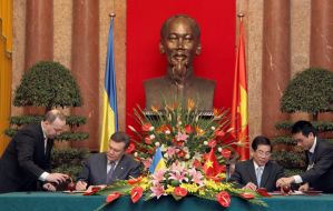 Viktor Yanukovich and Nguyen Minh Triet