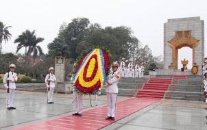 Laying-on of flowers to Monument of National Heroes