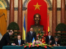 Viktor Yanukovich and Nguyen Minh Triet