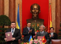 Viktor Yanukovich and Nguyen Minh Triet