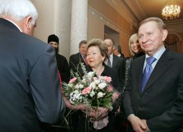 Valeriy Pustovoytenko, Leonid Kuchma, Yelena Pinchuk and Naina Yeltsina
