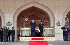 Viktor Yanukovich and Hassanal Bolkiah