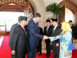 Viktor Yanukovich and Hassanal Bolkiah