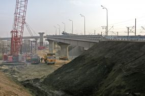 Darnitskiy bridge building 