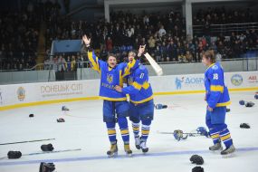 Players of the national team of Ukraine on hockey among juniors