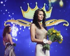 Beauty contest participant