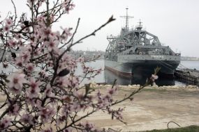 The rescue ship "Commune"