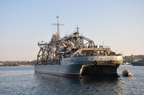 The Black Sea Fleet's salvage ship "Commune"