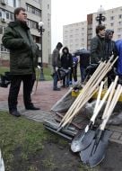 Лопаты для участников субботника