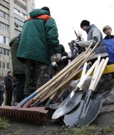 Лопаты для участников субботника