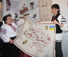 Вышитая карта Украины