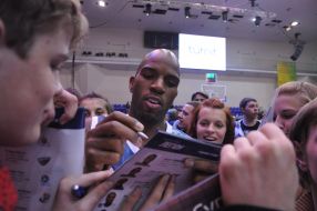 Ramel Curry signs autographs