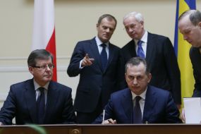 Nikolay Azarov, Boris Kolesnikov and Donald Tusk