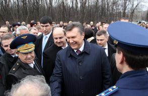 Viktor Yanukovich and Alekseу Leonov  