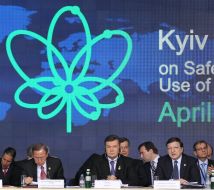 Пан Гі Мун, Віктор Янукович та Жозе Мануель Баррозу