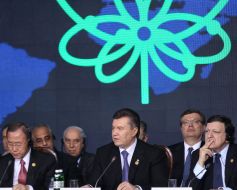 Пан Гі Мун, Віктор Янукович та Жозе Мануель Баррозу