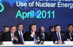 Пан Гі Мун, Віктор Янукович та Жозе Мануель Баррозу