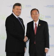 Віктор Янукович і Пан Гі Мун