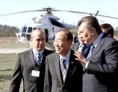 Ban Ki-Moon and Viktor Yanukovich
